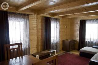Комплексы для отдыха с коттеджами/бунгало Apartments Breza Колашин Стандартный семейный номер-5